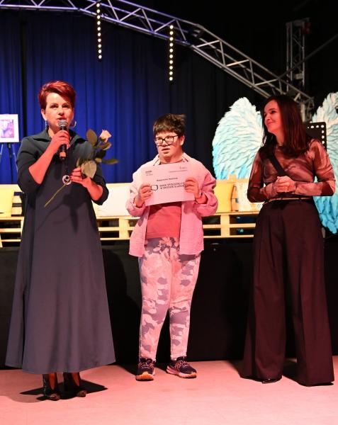 "Skrzydła, których nie widać"