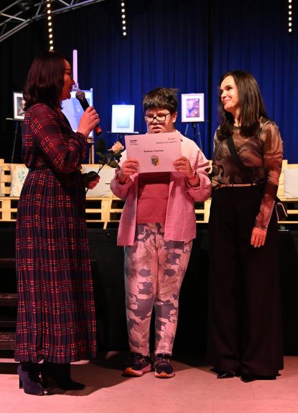 "Skrzydła, których nie widać"