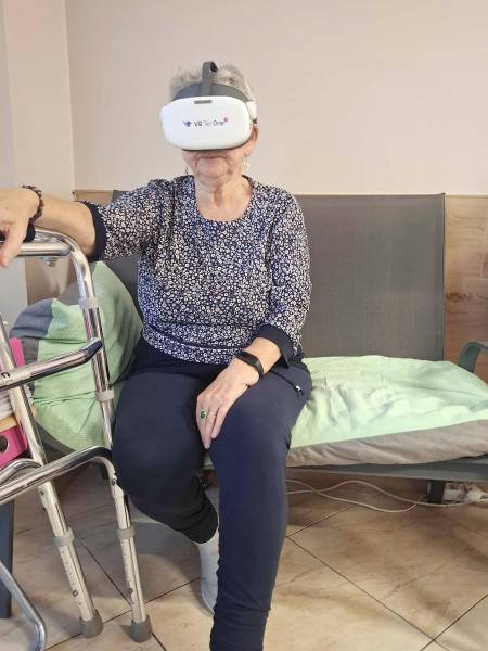 Wirtualne podróże seniorów z Rakoszyc. Technologia VR w służbie wspomnień i relaksu