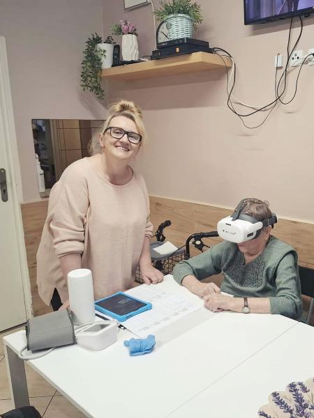 Wirtualne podróże seniorów z Rakoszyc. Technologia VR w służbie wspomnień i relaksu