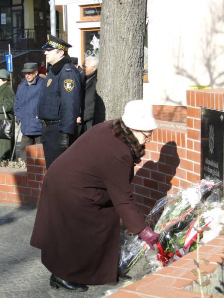 Uroczystości upamiętniające 71 rocznicę pierwszej masowej deportacji Polaków na Syberię