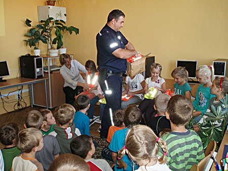 Bezpieczniej w kamizelkach odblaskowych