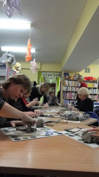 Warsztaty ceramiczne w Bibliotece Publicznej w Środzie Śląskiej