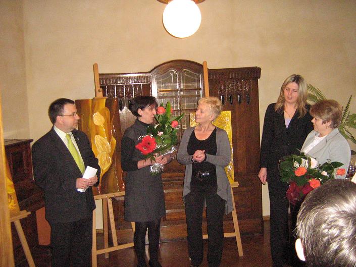 Wystawy malarstwa pań Reginy Gaj i Haliny Wąsik