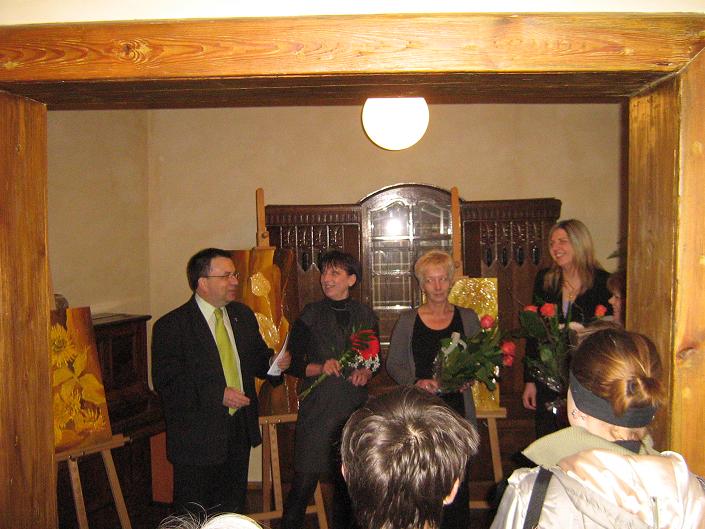 Wystawy malarstwa pań Reginy Gaj i Haliny Wąsik