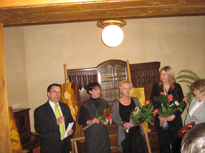 Wystawy malarstwa pań Reginy Gaj i Haliny Wąsik