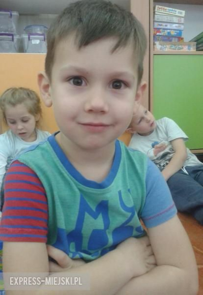 Gracjan: Lubię jeść warzywa i owoce. Najbardziej lubię jabłka i banany. W domu podjadam mandarynki i pomarańcze. Lubię też rosół i pomidorową ugotowane przez mamę i tatę. W przedszkolu lubię zupy. Nie jem buraków, Coli i nie lubię jeszcze na przykład barszczu i cebuli. Zdrowa żywność, to znaczy że trzeba jeść dużo zdrowych rzeczy – jabłka, owoce i wszystkie rzeczy zdrowe, które zawierają witaminy. Ja wszystkiego próbuję, żeby zobaczyć, czy mi smakuje.