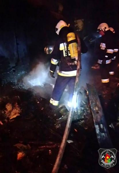 Akcja strażaków przy gaszeniu pożaru