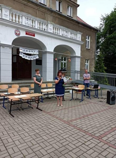 Zakończenie roku szkolnego 2020/2021 w szkołach na terenie powiatu średzkiego