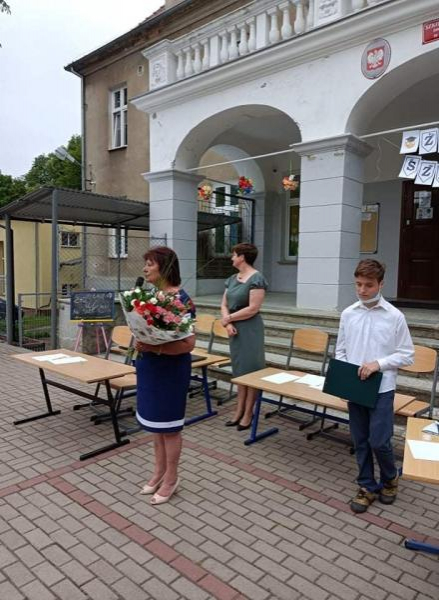 Zakończenie roku szkolnego 2020/2021 w szkołach na terenie powiatu średzkiego