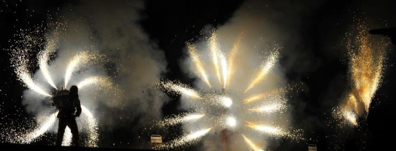 Niesamowity pokaz pirotechniczny Groupe F