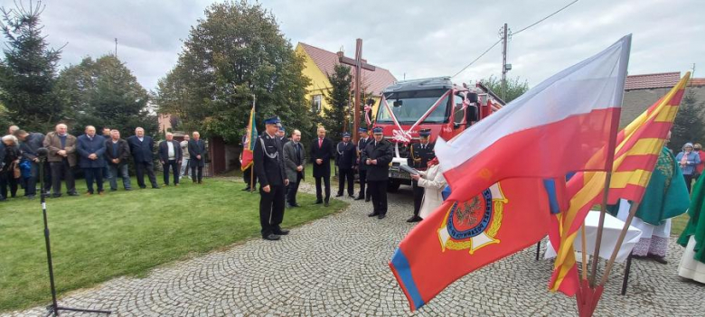 Uroczyste poświęcenie i przekazanie średniego samochodu ratowniczo-gaśniczego dla OSP Osiek 