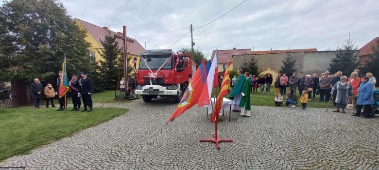 Uroczyste poświęcenie i przekazanie średniego samochodu ratowniczo-gaśniczego dla OSP Osiek 