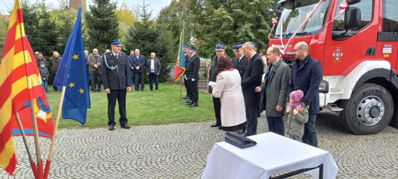Uroczyste poświęcenie i przekazanie średniego samochodu ratowniczo-gaśniczego dla OSP Osiek 