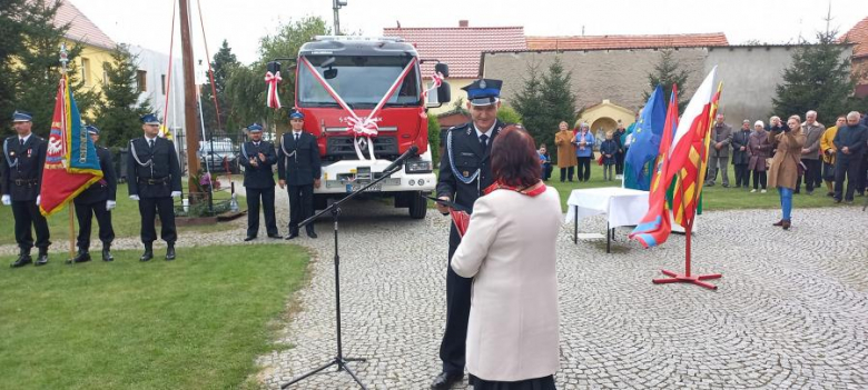 Uroczyste poświęcenie i przekazanie średniego samochodu ratowniczo-gaśniczego dla OSP Osiek 