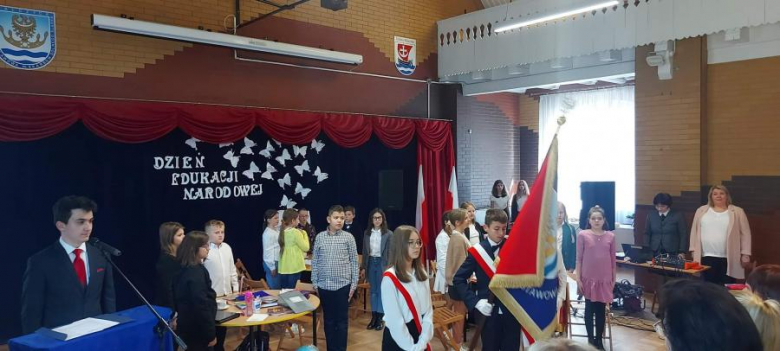 Podczas uroczystości z okazji Dnia Edukacji Narodowej wręczono stypendia