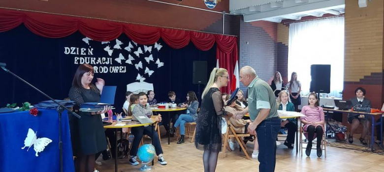 Podczas uroczystości z okazji Dnia Edukacji Narodowej wręczono stypendia