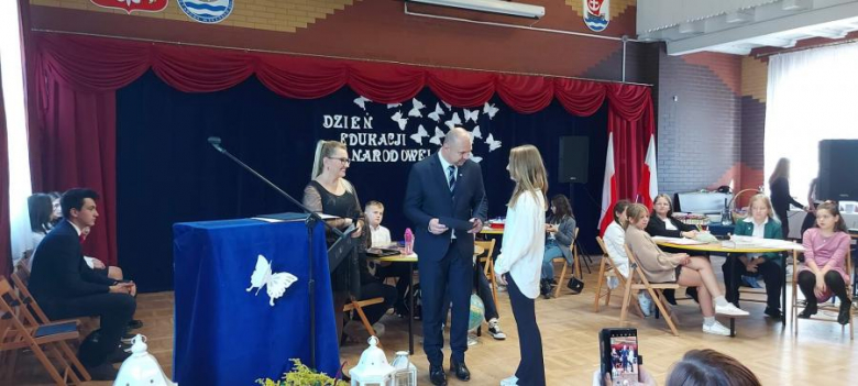 Podczas uroczystości z okazji Dnia Edukacji Narodowej wręczono stypendia