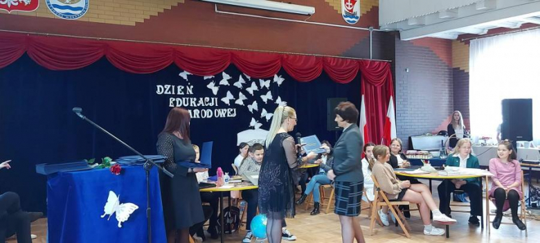 Podczas uroczystości z okazji Dnia Edukacji Narodowej wręczono stypendia