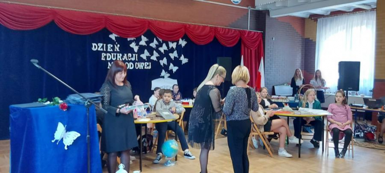 Podczas uroczystości z okazji Dnia Edukacji Narodowej wręczono stypendia