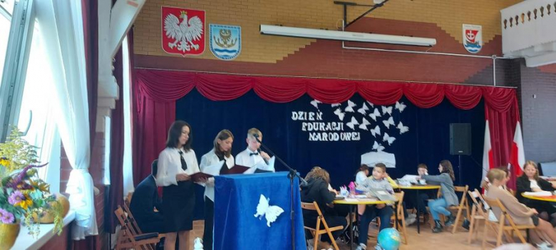 Podczas uroczystości z okazji Dnia Edukacji Narodowej wręczono stypendia