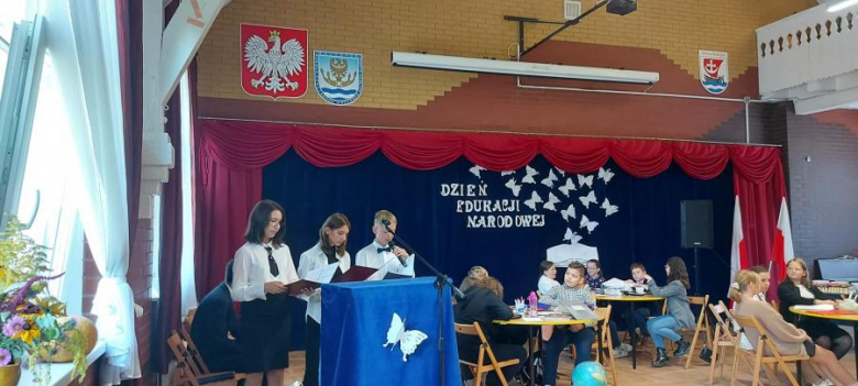 Podczas uroczystości z okazji Dnia Edukacji Narodowej wręczono stypendia