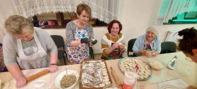 Wspólne lenienie pierogów w Malczycach