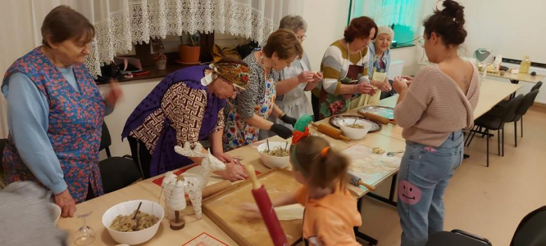Wspólne lenienie pierogów w Malczycach