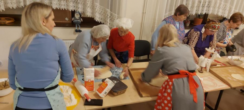 Wspólne lenienie pierogów w Malczycach