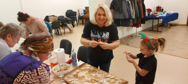 Wspólne lenienie pierogów w Malczycach