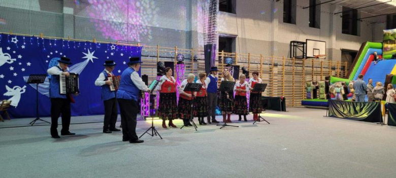 Kiermasz Bożonarodzeniowy w Lutyni