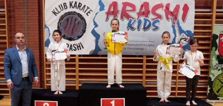 Młodzi karatecy z Ciechowa z sukcesami na turnieju w Legnicy