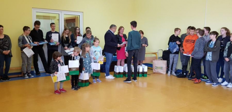 Wójt nagrodził dzieci i młodzież