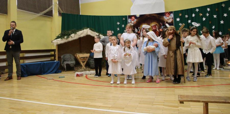 Świąteczny klimat zagościł w Szkole Podstawowej w Ujeździe Górnym