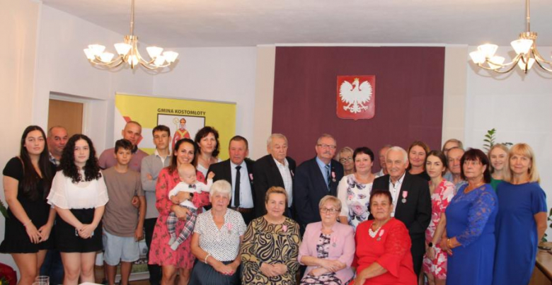 Wręczono medale za długoletnie pożycia małżeńskie