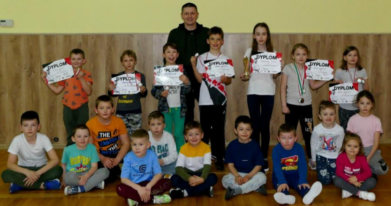 Młodzi karatecy z Ciechowa z sukcesami na turnieju w Legnicy