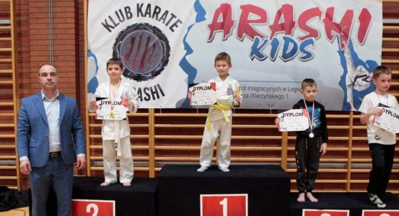 Młodzi karatecy z Ciechowa z sukcesami na turnieju w Legnicy
