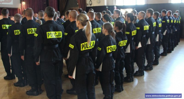 Ślubowanie nowo przyjętych policjantów