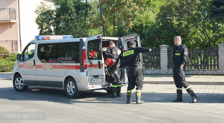 Dogaszanie pożaru w magazynie