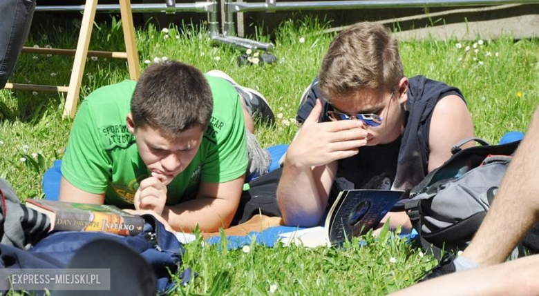 Wspólne czytanie w średzkim ogólniaku