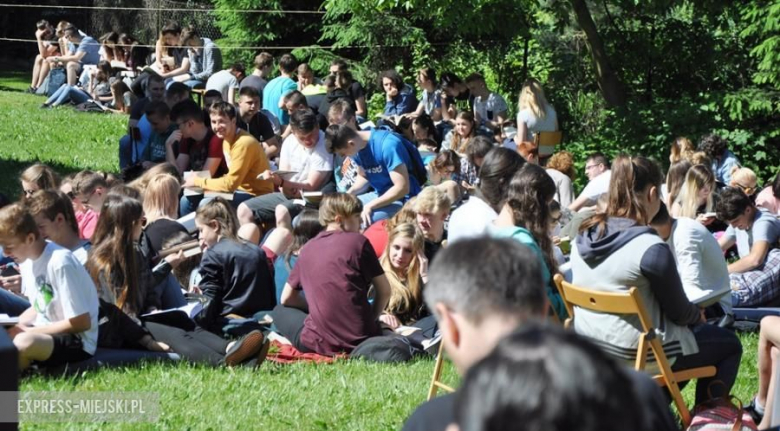 Wspólne czytanie w średzkim ogólniaku