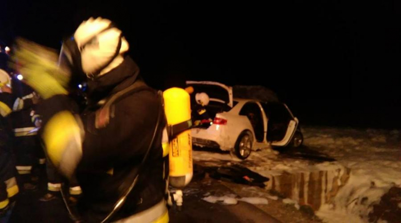 Płonące auto w gminie Udanin