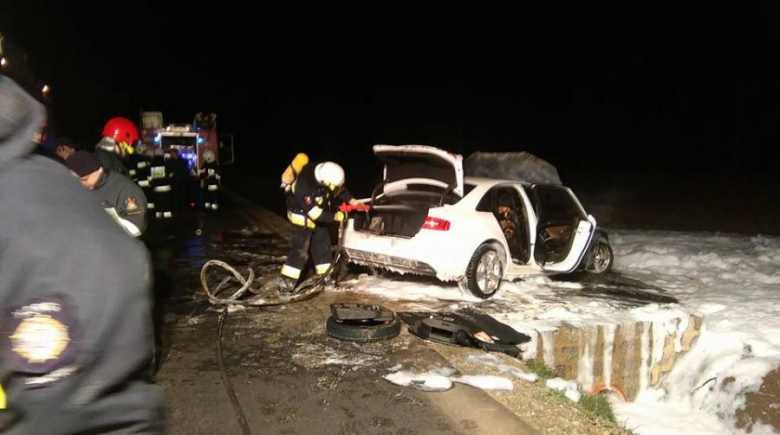 Płonące auto w gminie Udanin