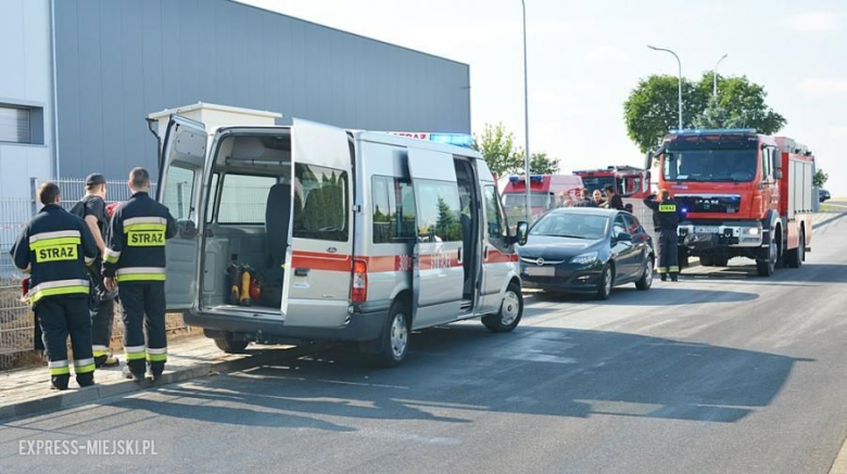 Dogaszanie pożaru w magazynie