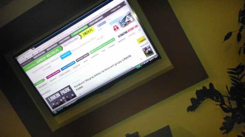 Portal express-miejski.pl najczęściej przeglądam, idąc z duchem czasu, w salonie na dużym ekranie, przy  wczesnoporannym śniadanku.