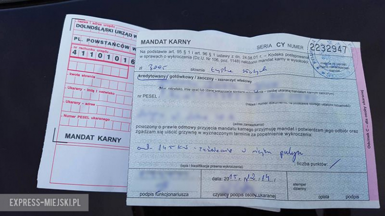 Mandat karny na kwotę 300 zł za zaśmiecanie miejsca publicznego