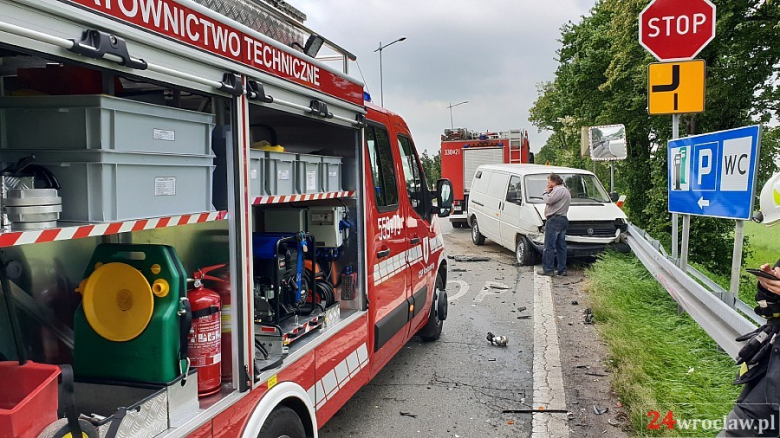 Zderzenie na zjeździe z A4 w Kostomłotach