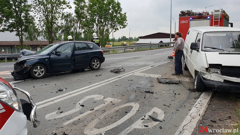 Zderzenie na zjeździe z A4 w Kostomłotach