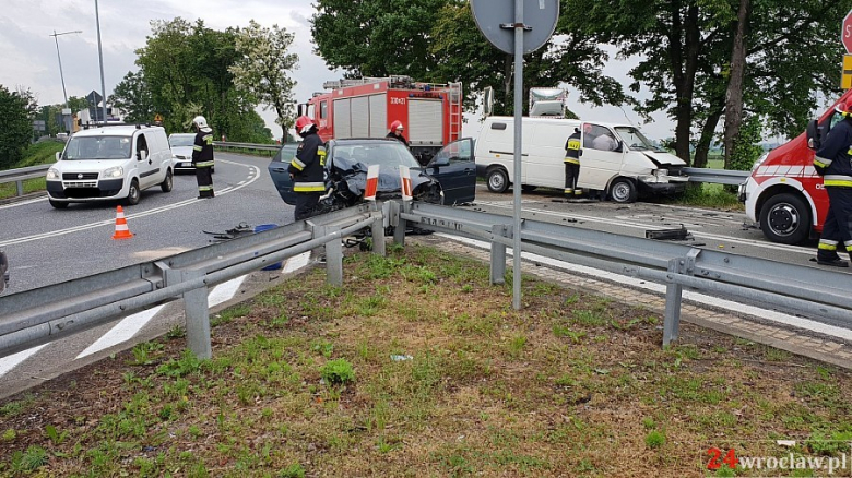 Zderzenie na zjeździe z A4 w Kostomłotach