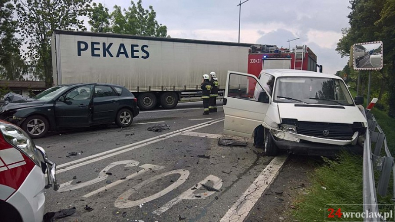 Zderzenie na zjeździe z A4 w Kostomłotach